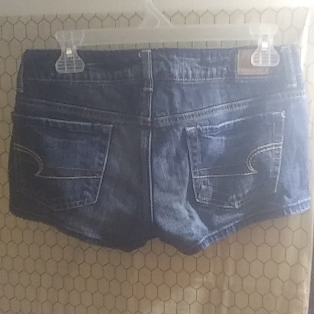 Short shorts - Picture 3 of 3